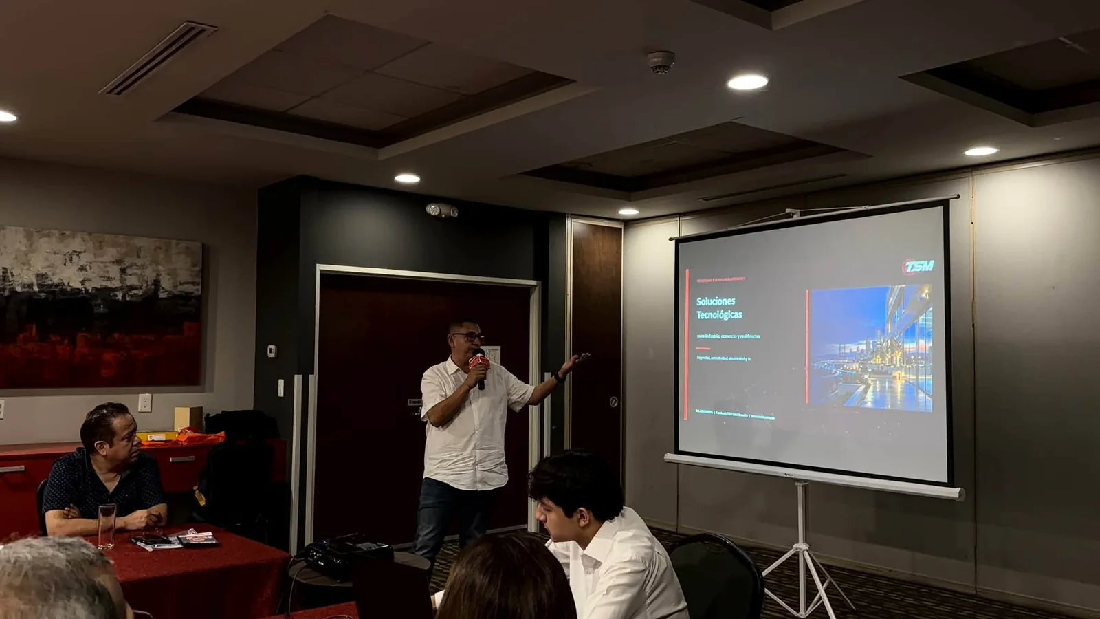Presentación de servicios durante la sesión de octubre de APPALT